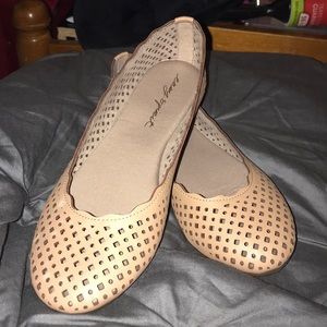 Easy Spirit Gelica Flats